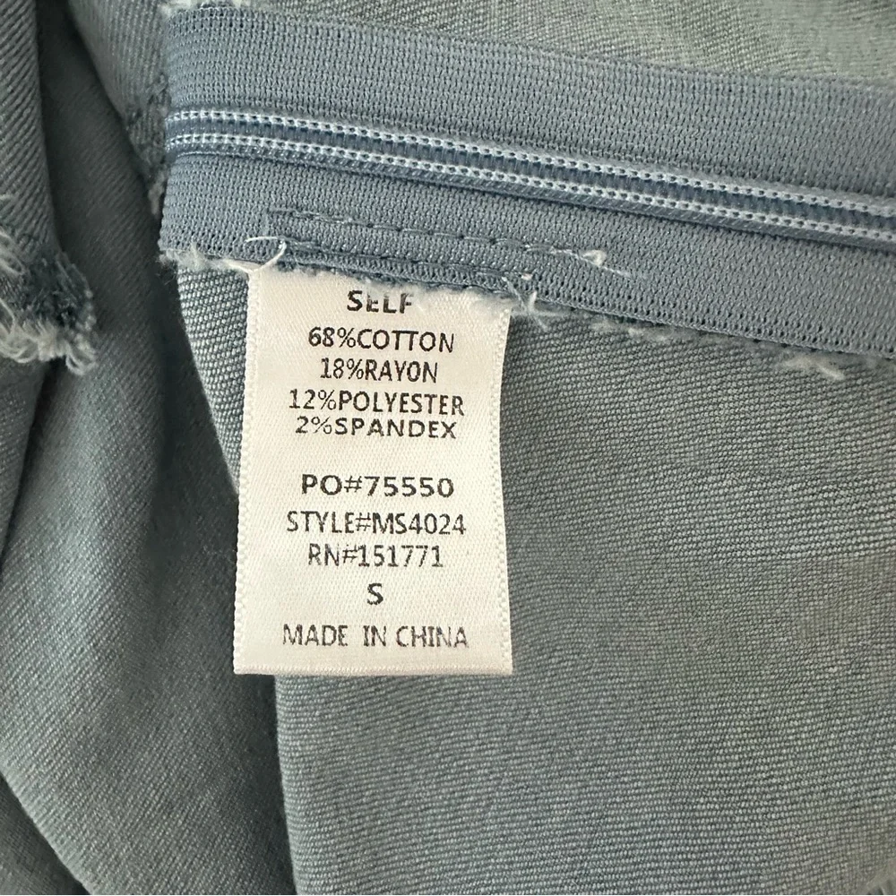 LE LIS Frayed Hem Denim Mini Skirt with Scalloped Frayed Hem - Size Small - NWOT - Picture 4 of 4